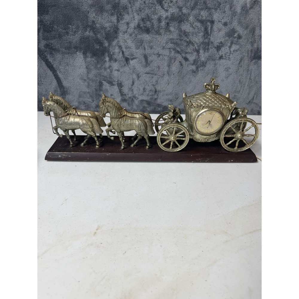 Vtg United Clock  4 Horse And Carriage Gold Tone ClockMade In USA Doesn't Work